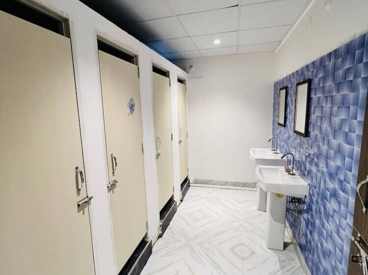 Hostel Bunk N Beyond