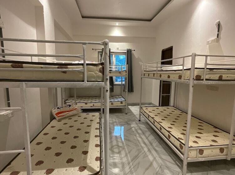 Hostel Bunk N Beyond