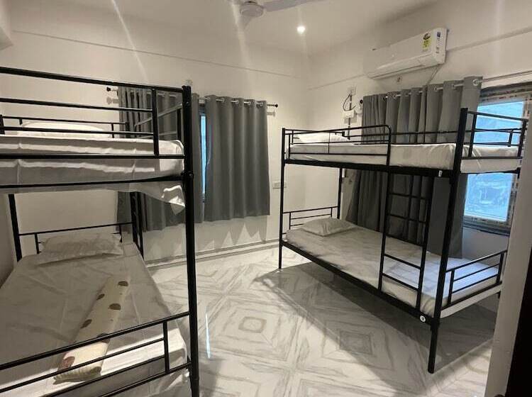 Hostel Bunk N Beyond