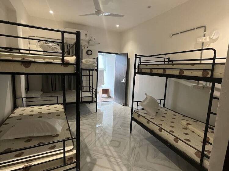 Hostel Bunk N Beyond