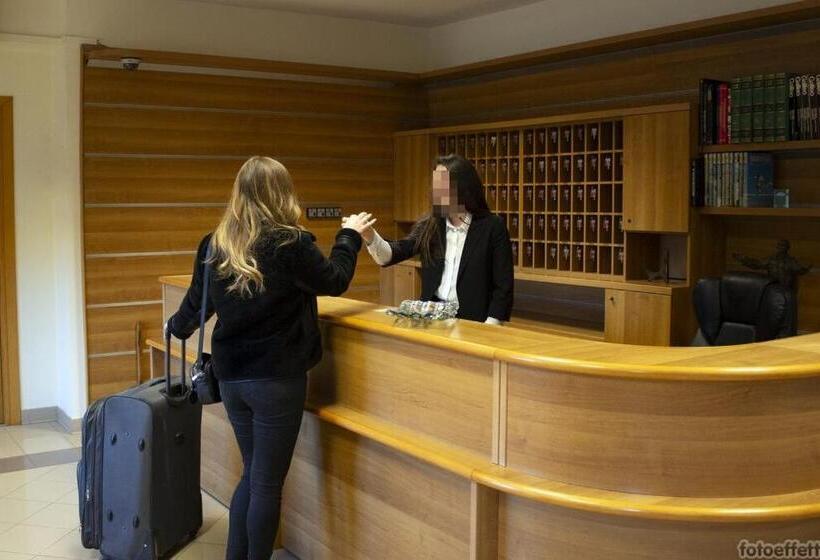 ユースホステル Ah Roma