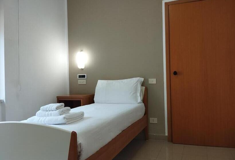 ユースホステル Ah Roma