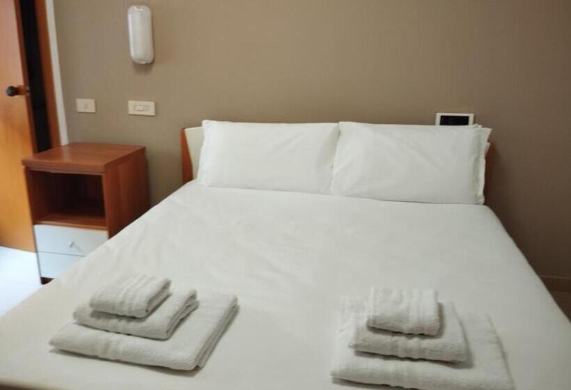 ユースホステル Ah Roma