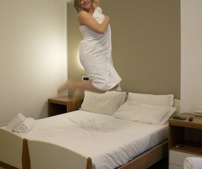 ユースホステル Ah Roma