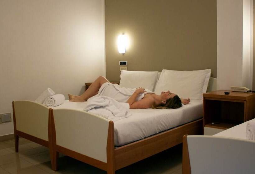 ユースホステル Ah Roma