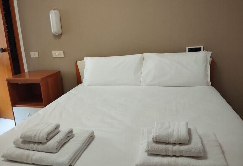 ユースホステル Ah Roma