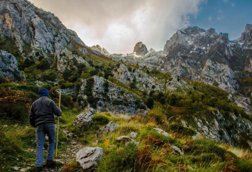 Albergue De Caín El Diablo De La Peña