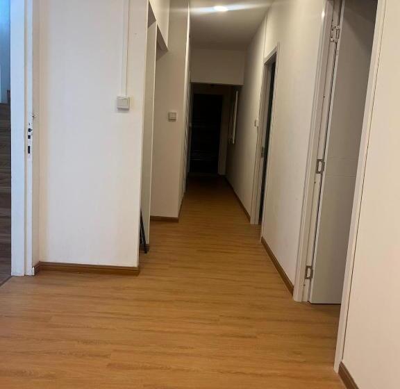 هاستل Duke Living