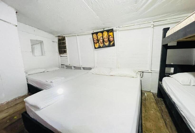 旅馆 Mandala Beach Club