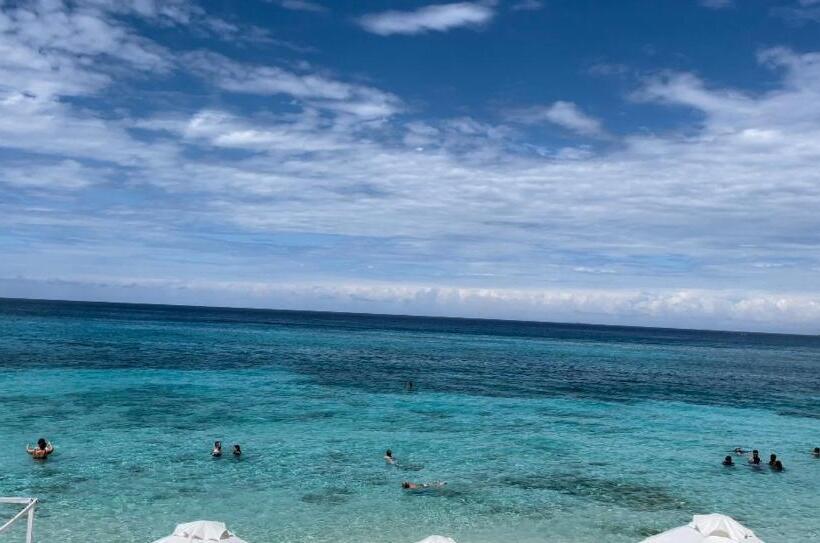 旅馆 Mandala Beach Club