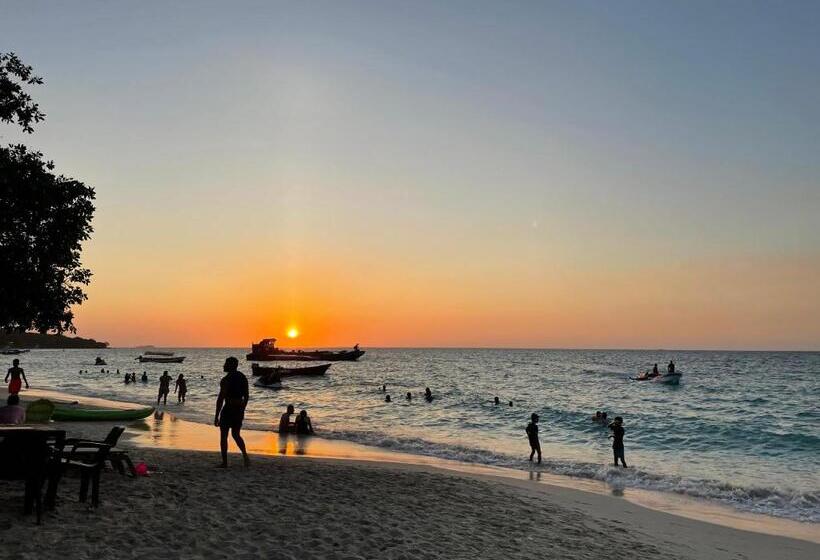 旅馆 Mandala Beach Club