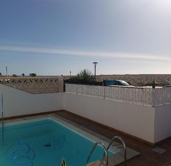 هاستل Moana Surf House