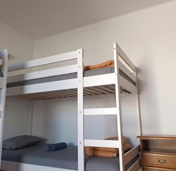 هاستل Moana Surf House