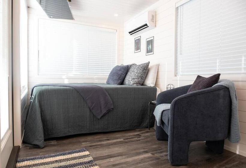 فندق صغير New Starry Night Shipping Container Home