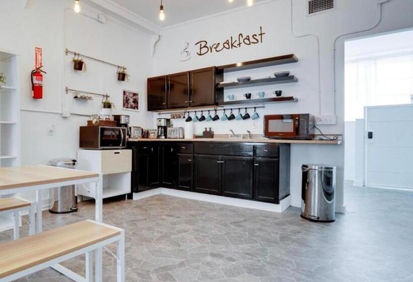 旅馆 Miami On A Budget   Free Coffee  Female Dorms   Men Dorms Under New Management