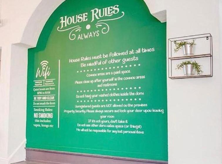 旅馆 Miami On A Budget   Free Coffee  Female Dorms   Men Dorms Under New Management