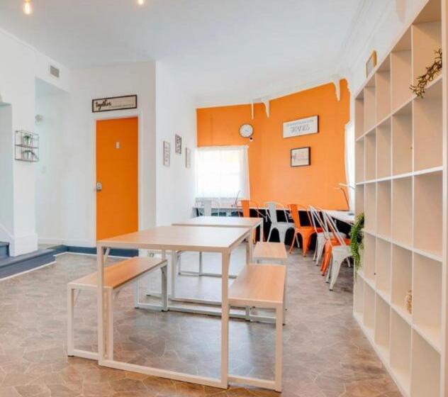 旅馆 Miami On A Budget   Free Coffee  Female Dorms   Men Dorms Under New Management