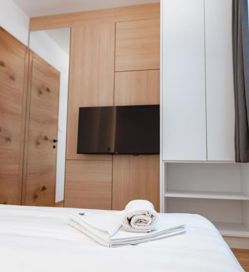 Aparthotel Zlatni Javor