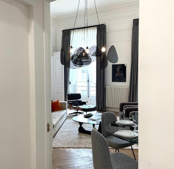 Appartement Charles Le Brun, Face Au Château De Versailles, Avec Parking Privé