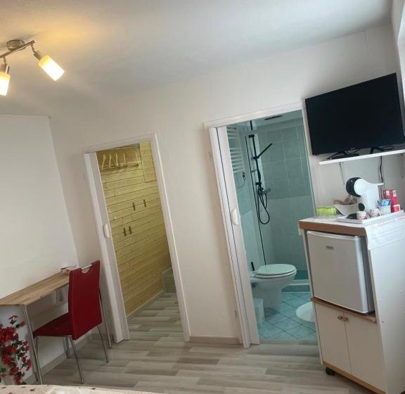 ベッドアンドブレックファースト Camera Enaj