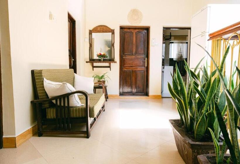 민박 Caravan Serai Amour