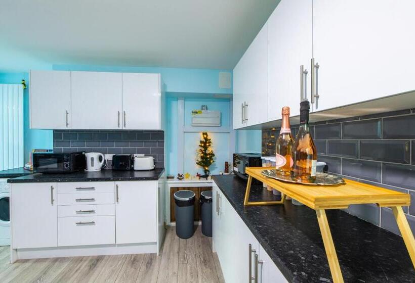 민박 Heart Of Maidstone   Premium Double Rooms With Free Wi Fi