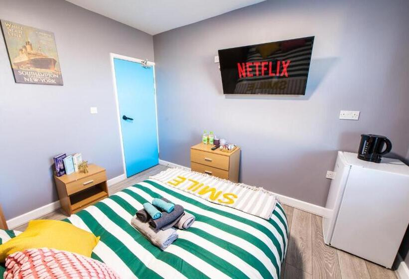 민박 Heart Of Maidstone   Premium Double Rooms With Free Wi Fi