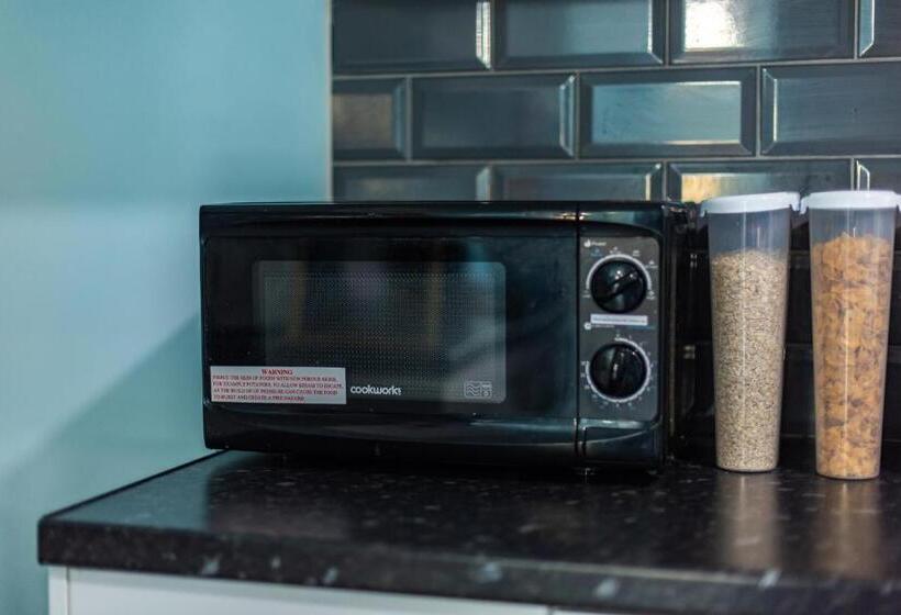 민박 Heart Of Maidstone   Premium Double Rooms With Free Wi Fi