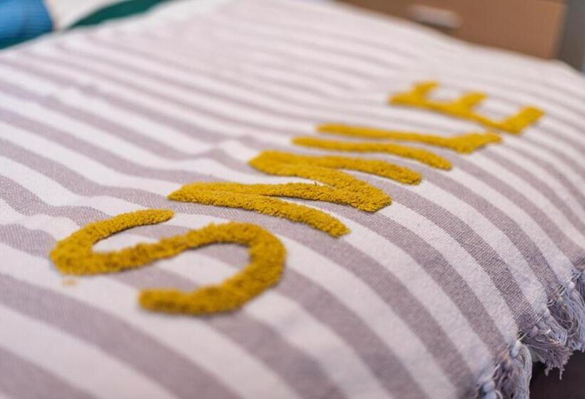 민박 Heart Of Maidstone   Premium Double Rooms With Free Wi Fi