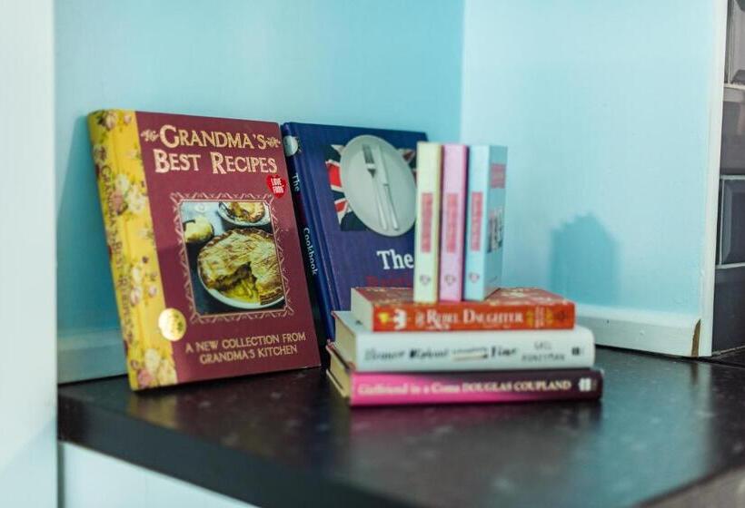 민박 Heart Of Maidstone   Premium Double Rooms With Free Wi Fi