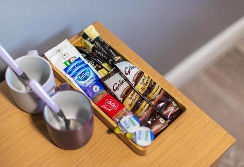 민박 Heart Of Maidstone   Premium Double Rooms With Free Wi Fi