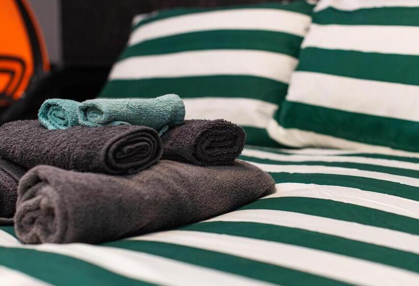 민박 Heart Of Maidstone   Premium Double Rooms With Free Wi Fi