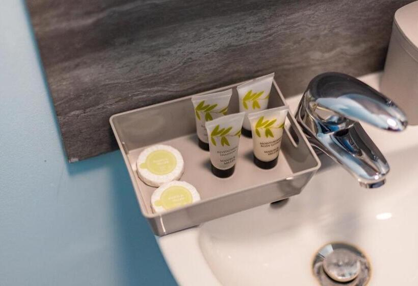 민박 Heart Of Maidstone   Premium Double Rooms With Free Wi Fi