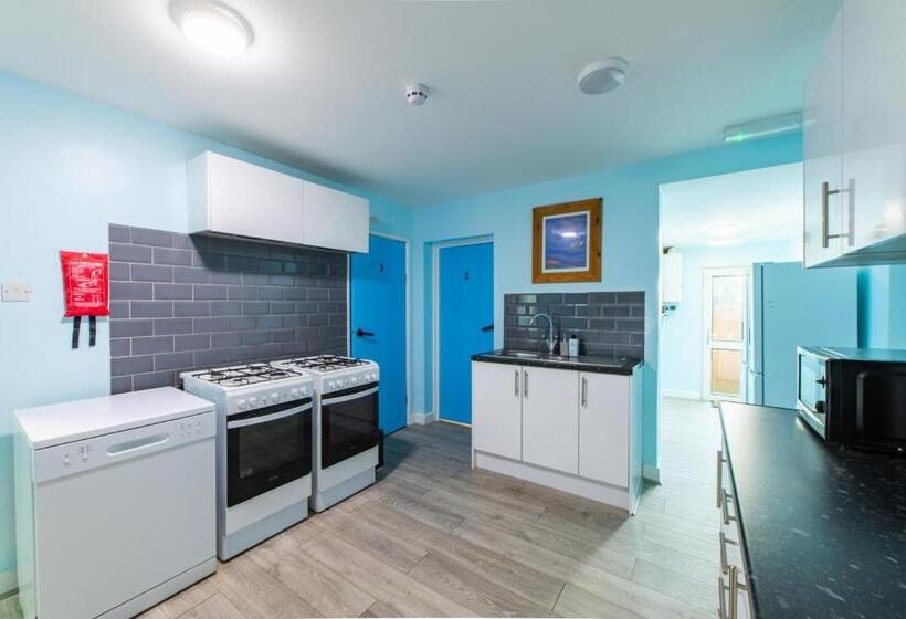 민박 Heart Of Maidstone   Premium Double Rooms With Free Wi Fi