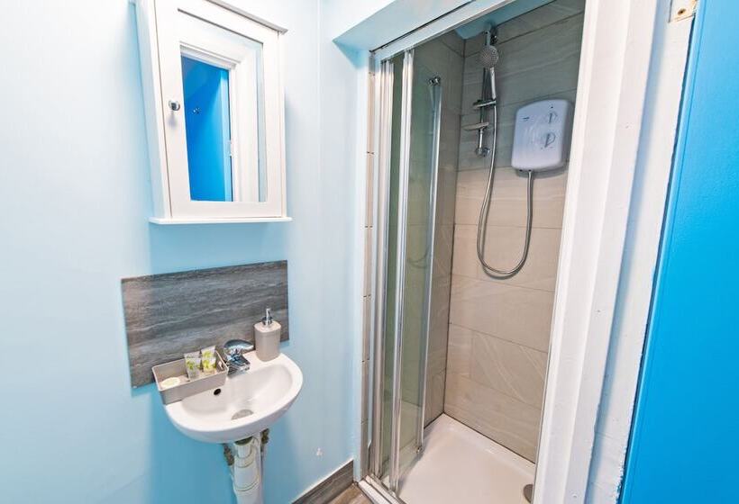 민박 Heart Of Maidstone   Premium Double Rooms With Free Wi Fi