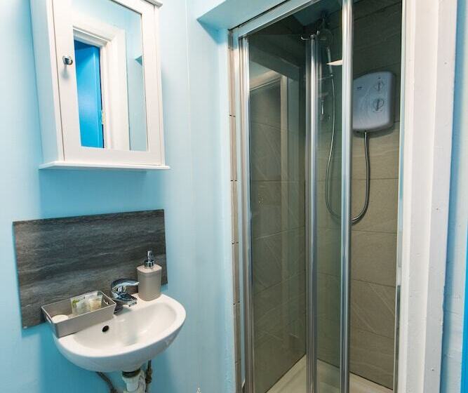 민박 Heart Of Maidstone   Premium Double Rooms With Free Wi Fi