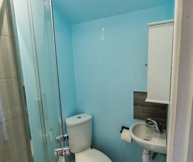 민박 Heart Of Maidstone   Premium Double Rooms With Free Wi Fi