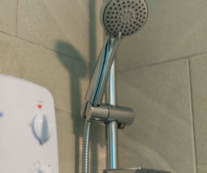 민박 Heart Of Maidstone   Premium Double Rooms With Free Wi Fi