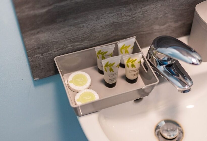 민박 Heart Of Maidstone   Premium Double Rooms With Free Wi Fi