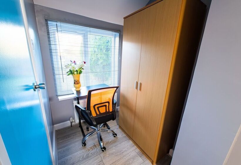 민박 Heart Of Maidstone   Premium Double Rooms With Free Wi Fi