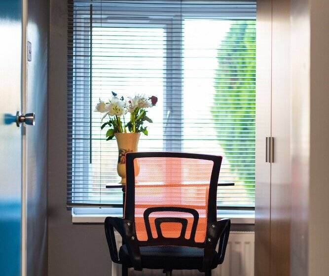 민박 Heart Of Maidstone   Premium Double Rooms With Free Wi Fi