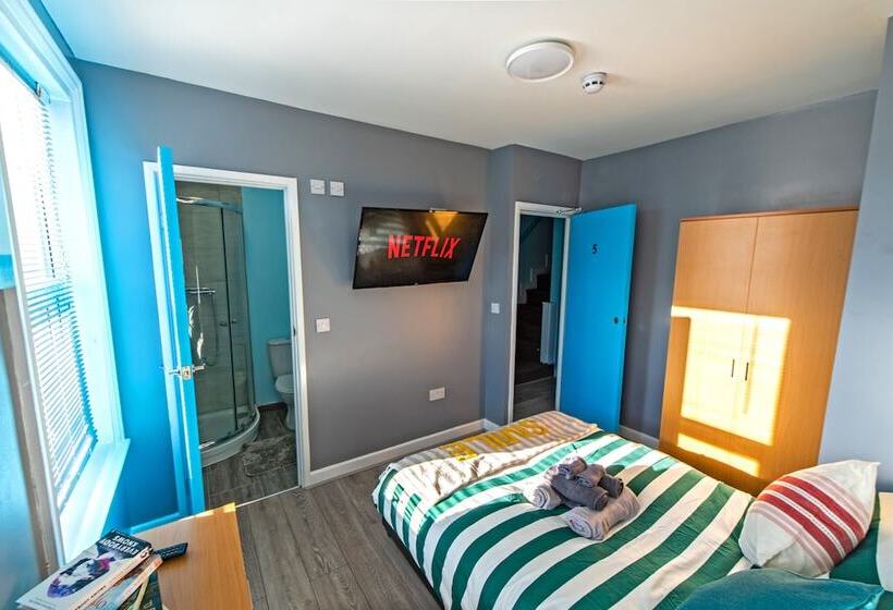 민박 Heart Of Maidstone   Premium Double Rooms With Free Wi Fi