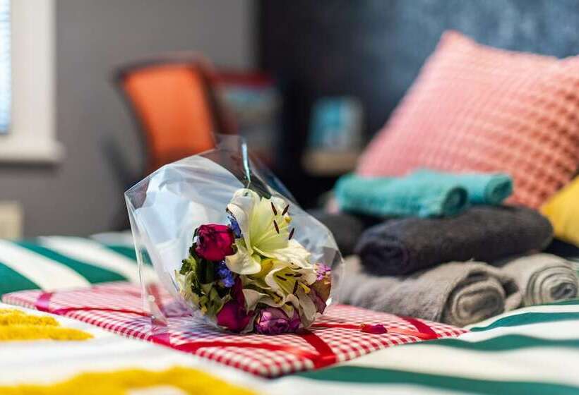 민박 Heart Of Maidstone   Premium Double Rooms With Free Wi Fi