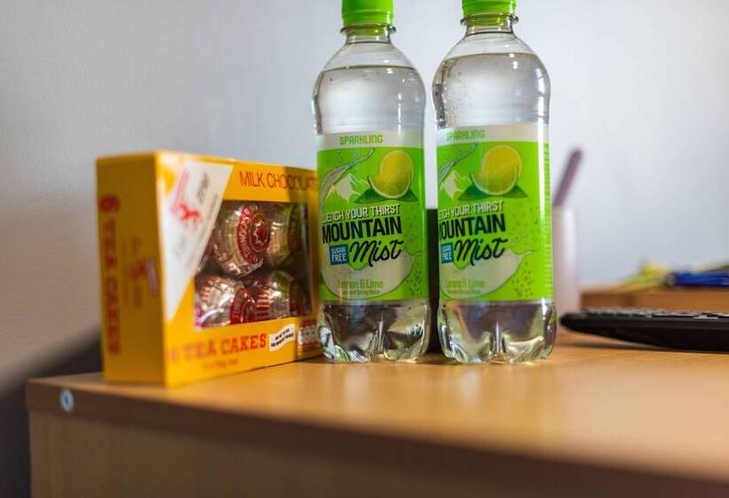 민박 Heart Of Maidstone   Premium Double Rooms With Free Wi Fi