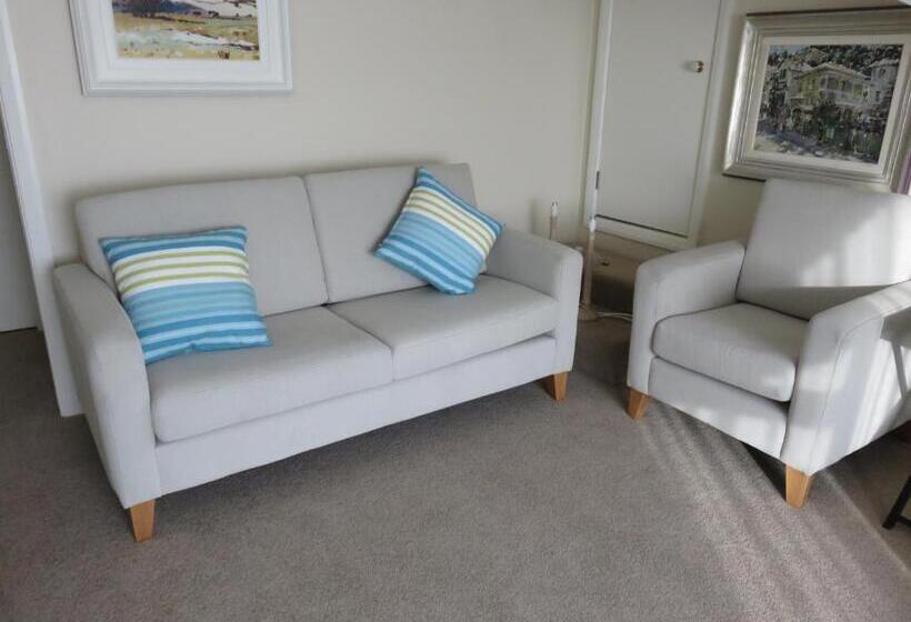 צימר Khandallah Harbour View Bnb