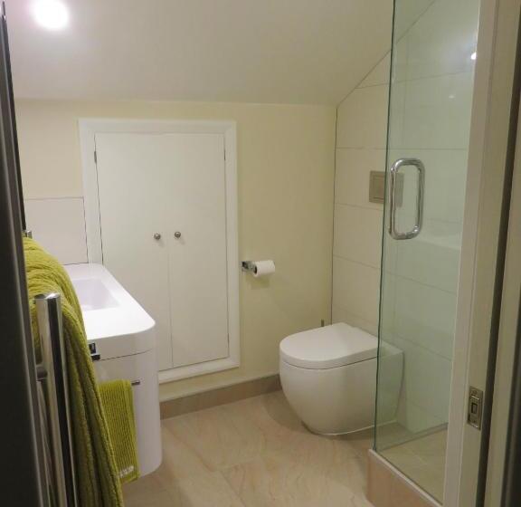 צימר Khandallah Harbour View Bnb