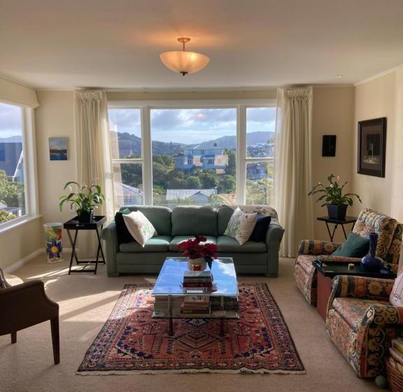 צימר Khandallah Harbour View Bnb