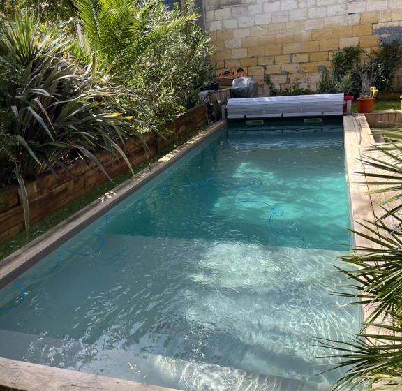 تختخواب و صبحانه La Cabane D Ambroise