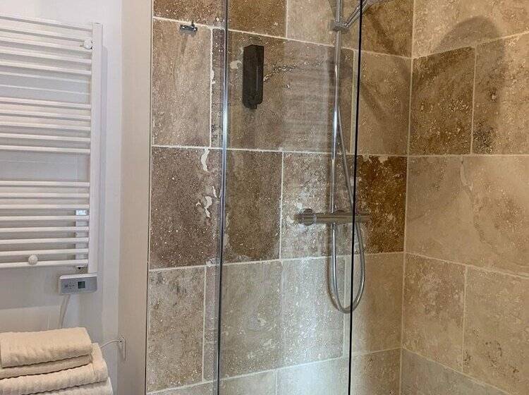 تختخواب و صبحانه La Cabane D Ambroise