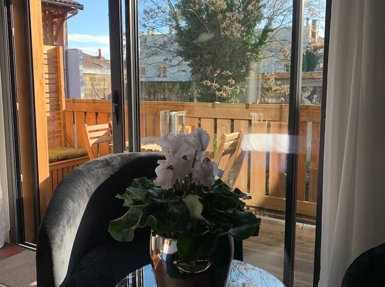 تختخواب و صبحانه La Cabane D Ambroise